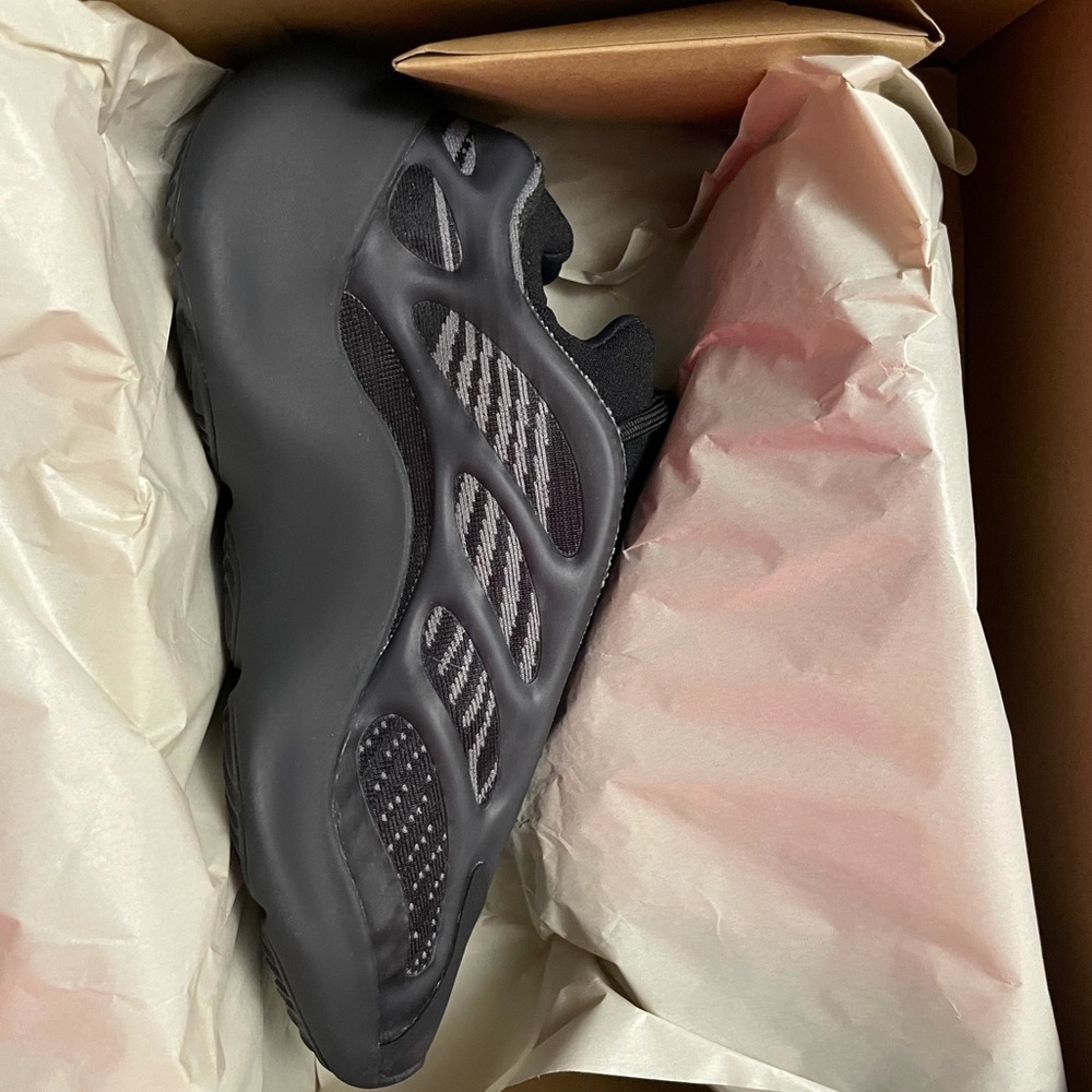 Yeezy 700 V3